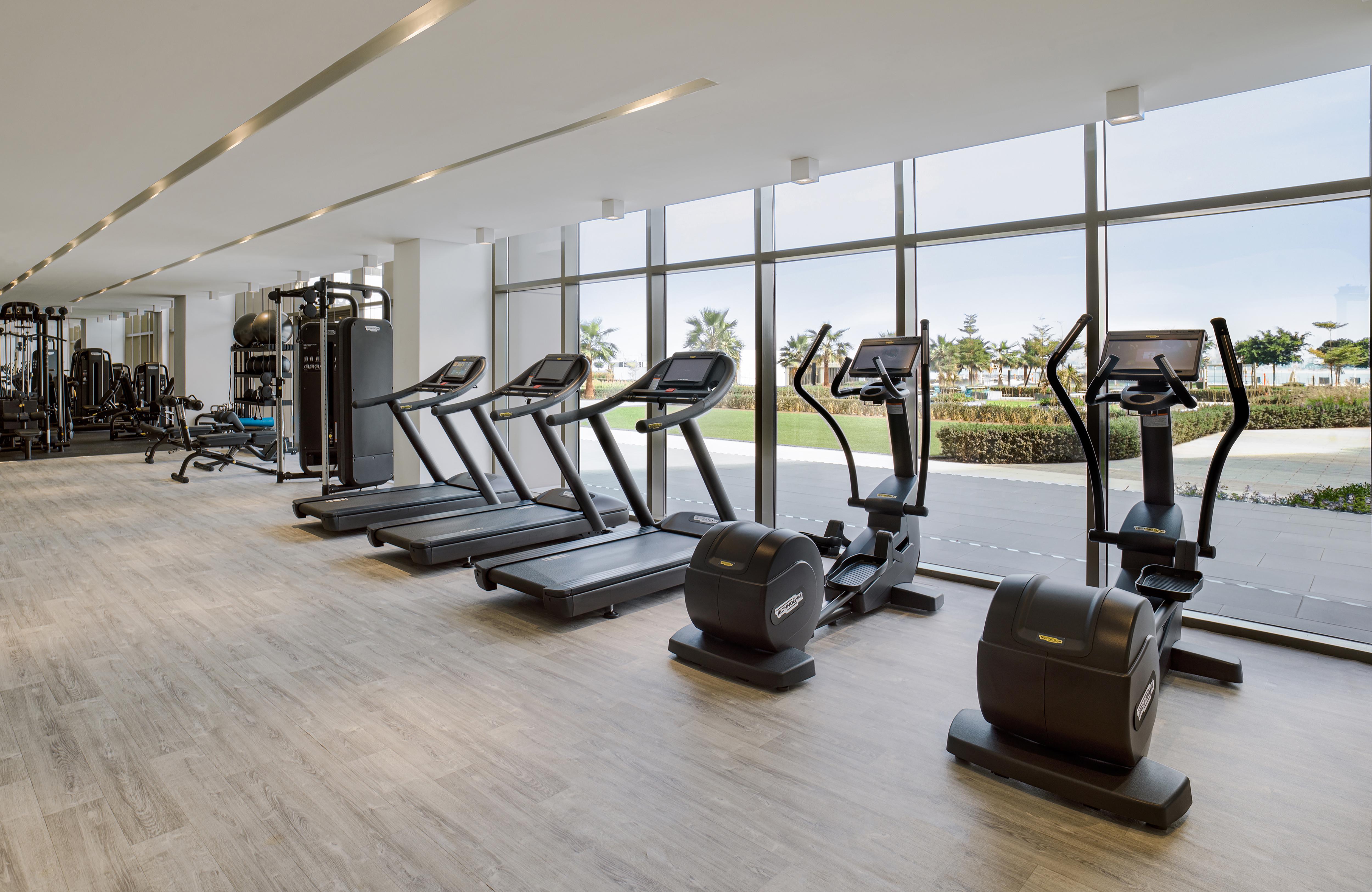 Th8 Palm Dubai Beach Resort, Vignette Collection By Ihg Exterior photo A gym at the Jumeirah Beach Hotel