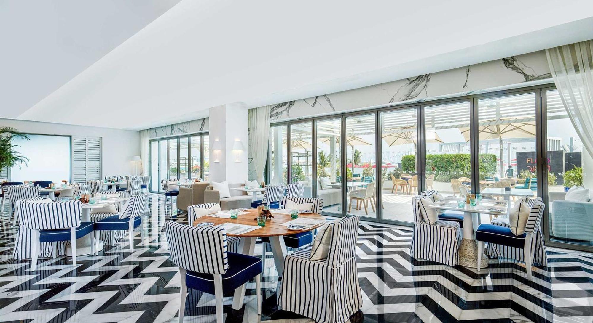Th8 Palm Dubai Beach Resort, Vignette Collection By Ihg Exterior photo Restaurant