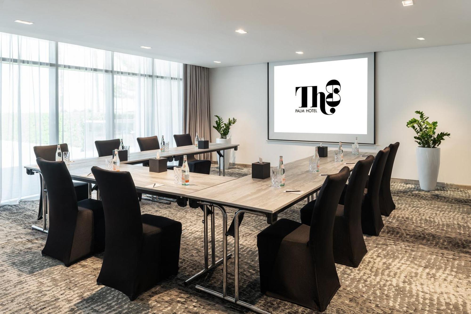 Th8 Palm Dubai Beach Resort, Vignette Collection By Ihg Exterior photo Meeting room at The New Hotel