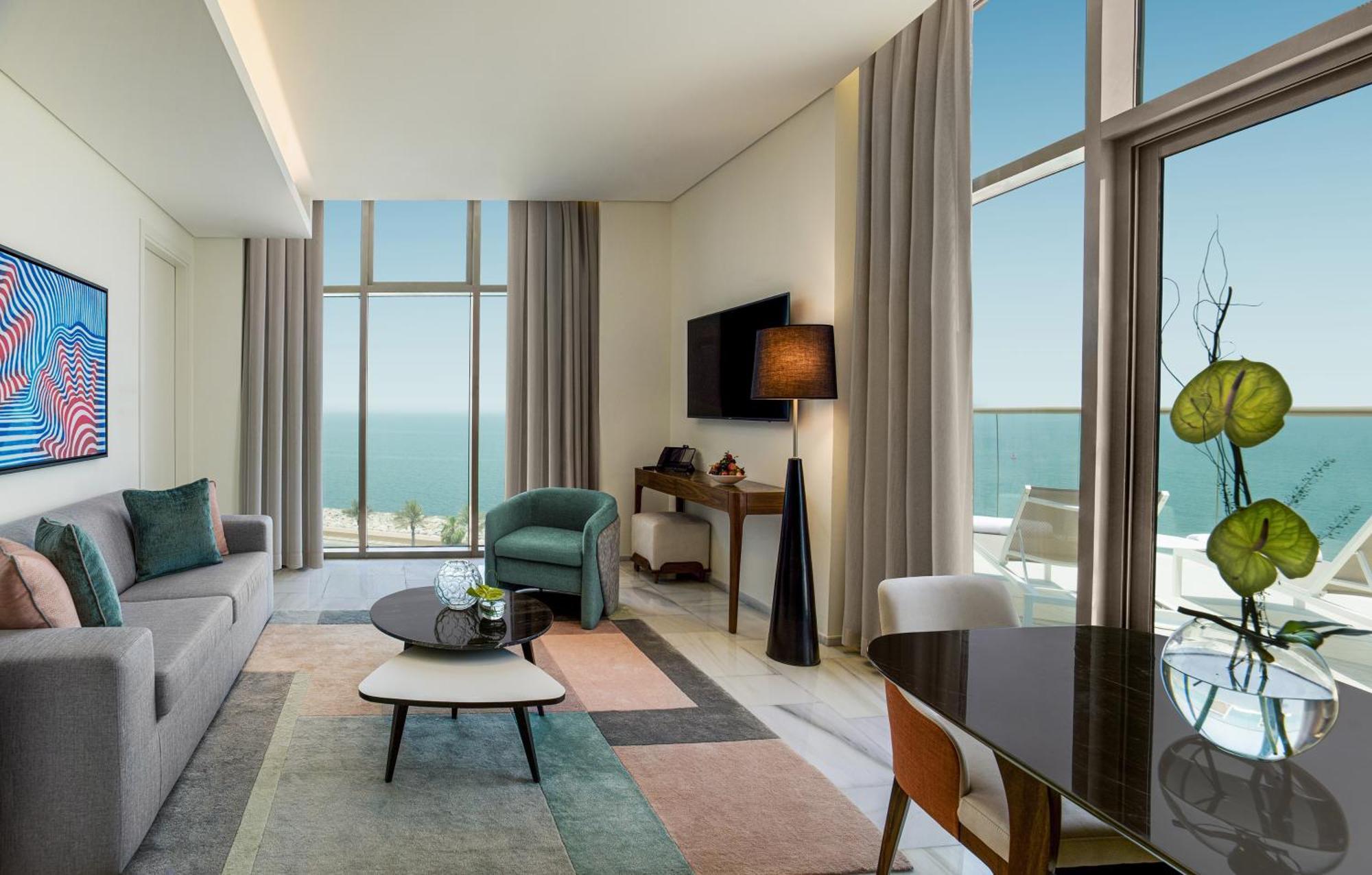 Th8 Palm Dubai Beach Resort, Vignette Collection By Ihg Exterior photo