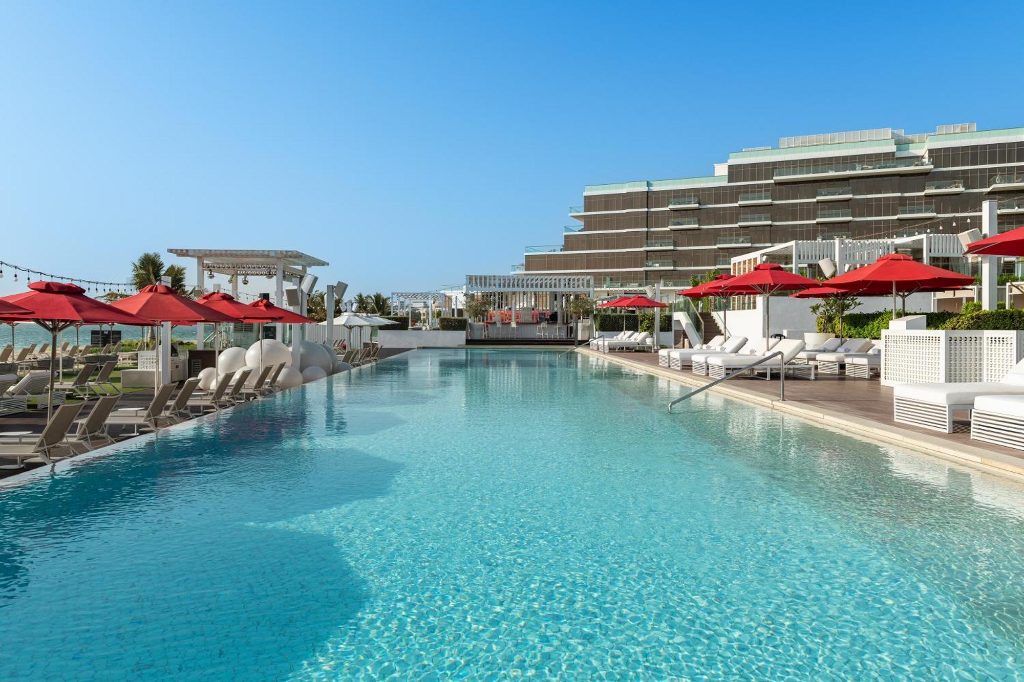 Th8 Palm Dubai Beach Resort, Vignette Collection By Ihg Exterior photo