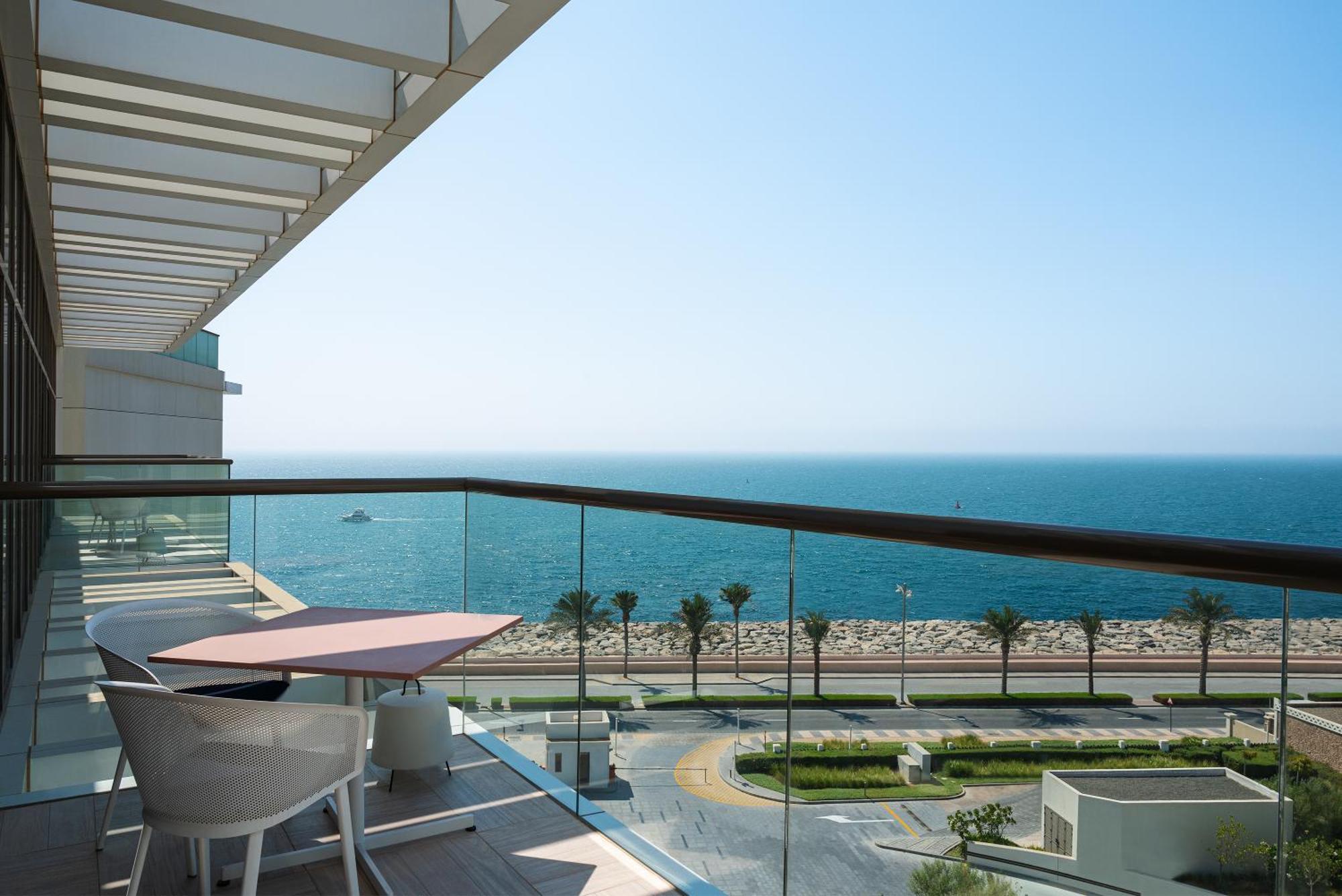 Th8 Palm Dubai Beach Resort, Vignette Collection By Ihg Exterior photo