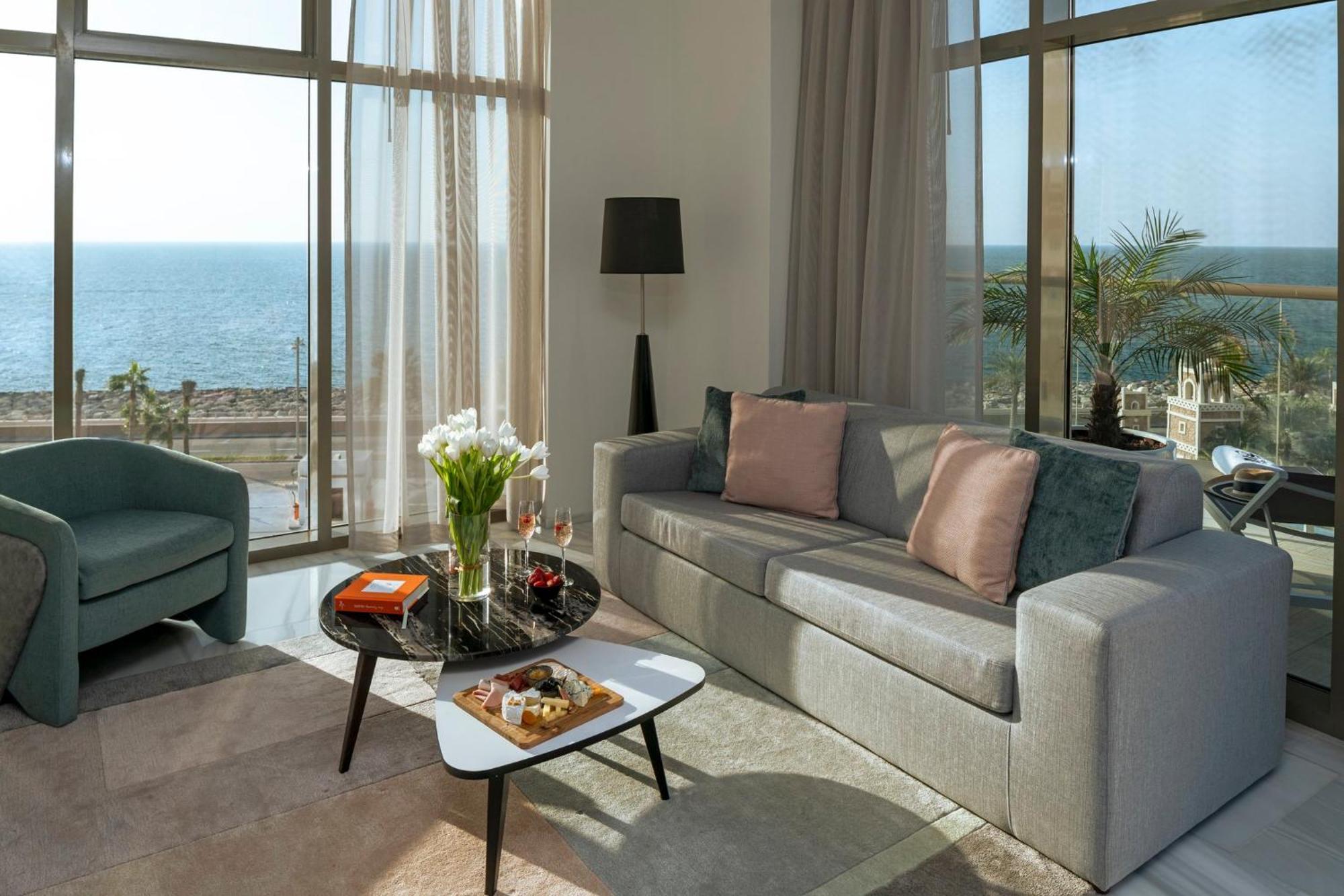 Th8 Palm Dubai Beach Resort, Vignette Collection By Ihg Exterior photo