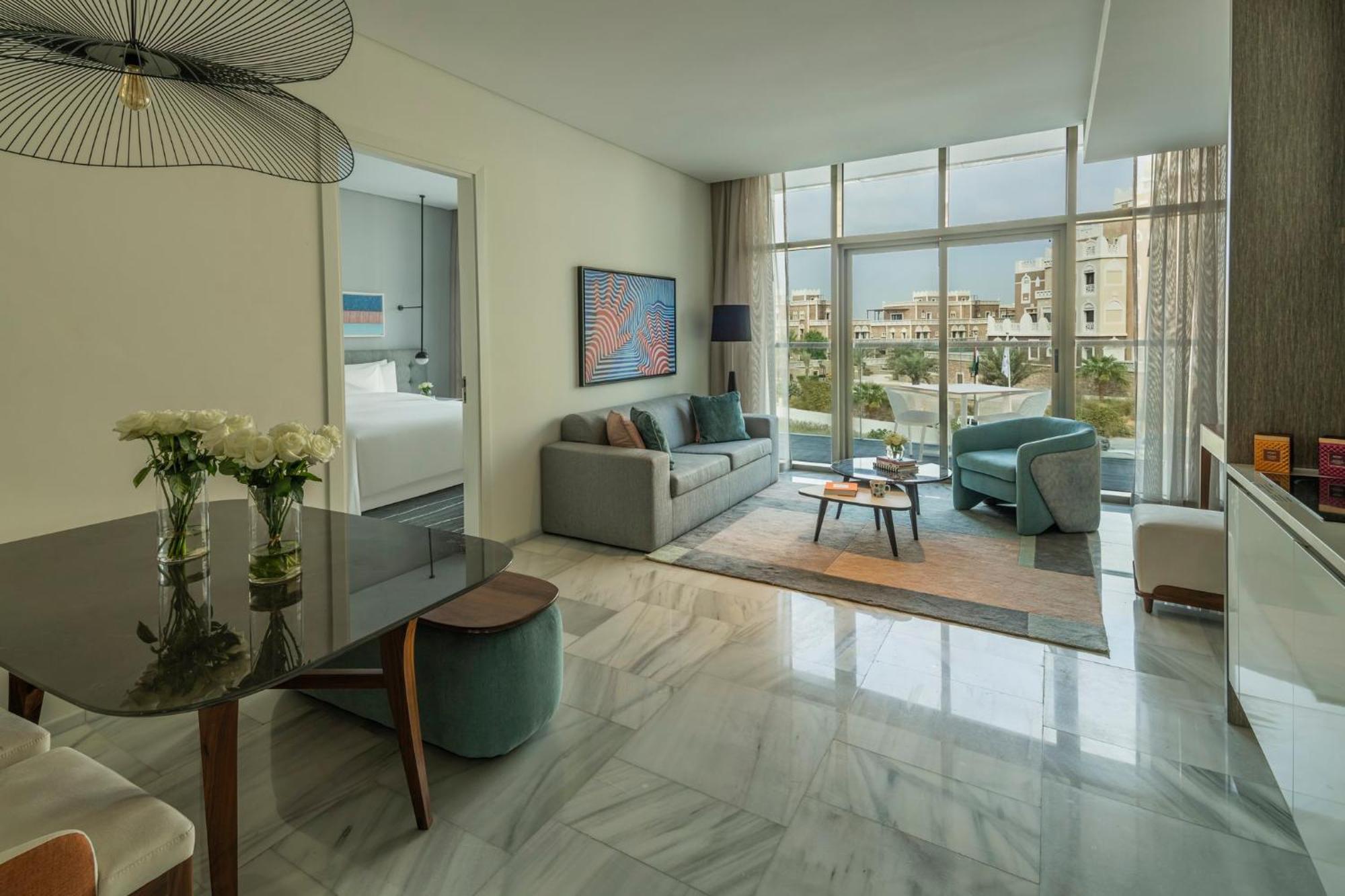 Th8 Palm Dubai Beach Resort, Vignette Collection By Ihg Exterior photo