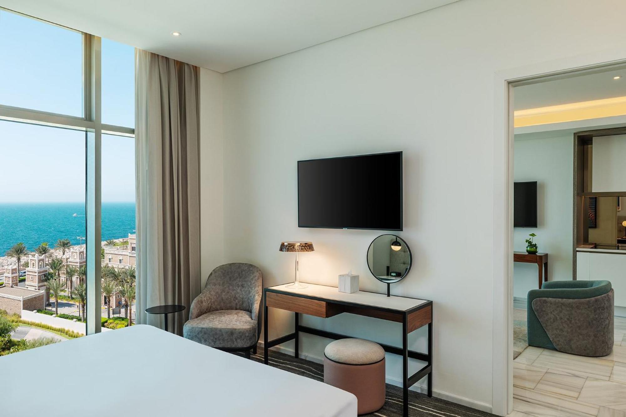 Th8 Palm Dubai Beach Resort, Vignette Collection By Ihg Exterior photo