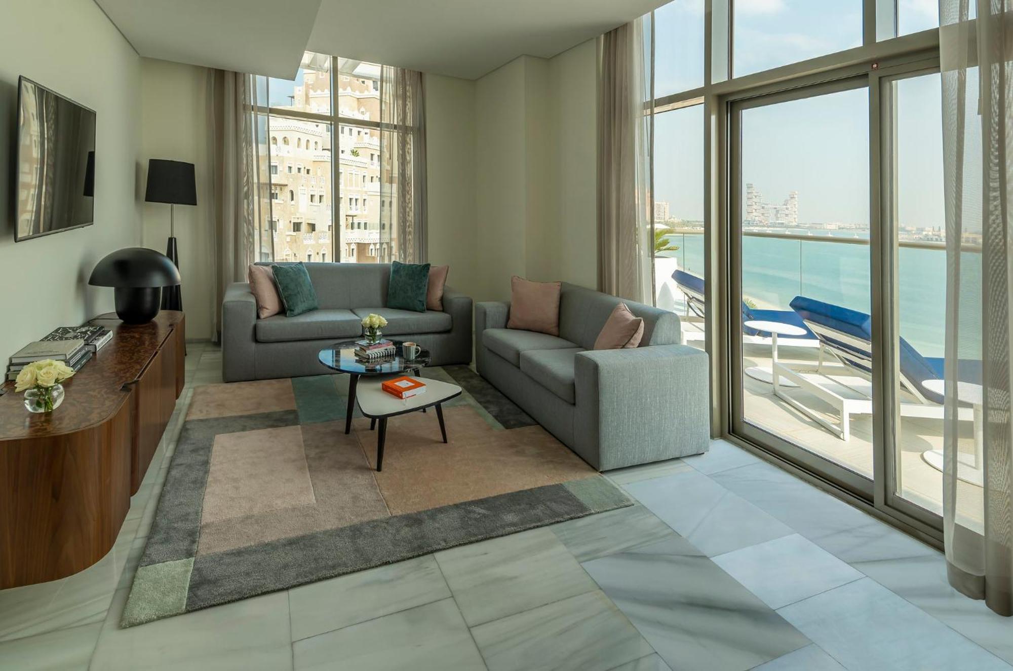 Th8 Palm Dubai Beach Resort, Vignette Collection By Ihg Exterior photo