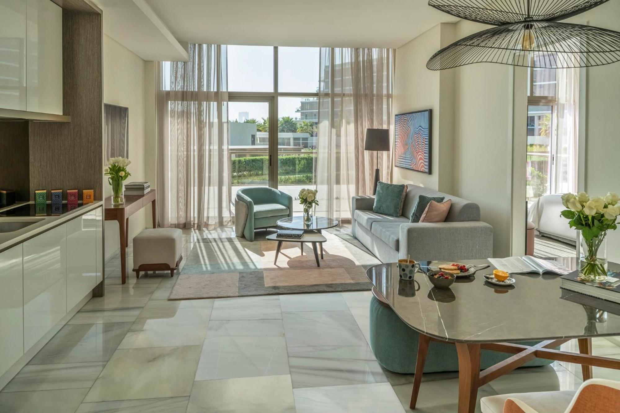 Th8 Palm Dubai Beach Resort, Vignette Collection By Ihg Exterior photo